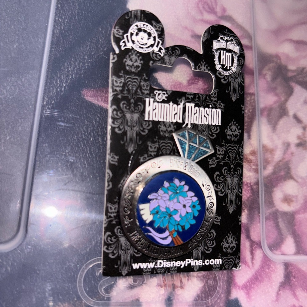 Disney Haunted Mansion - Bride And Doom - Wedding Ring Pin (2017) - Picture 2 of 7